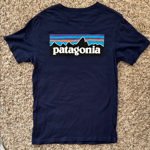 Patagonia Men's Navy Blue T-Shirt - Picture 3 of 3